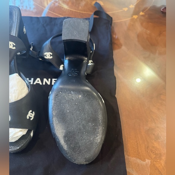 CC printed block heel sandals Sz 41. Fits 9.5 - Picture 5 of 16